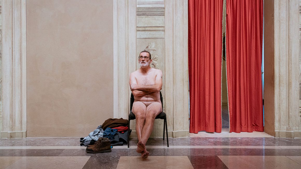 Izložba Slavena Tolja u Galeriji O.K.: „Krakelure. Pavo i ja”