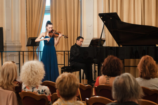 Maria Serena Salvemini uz pratnju Pietra Laerae na klaviru predstavila se riječkoj publici