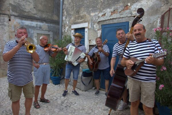 NOVI VINODOLSKI U KOLOVOZU