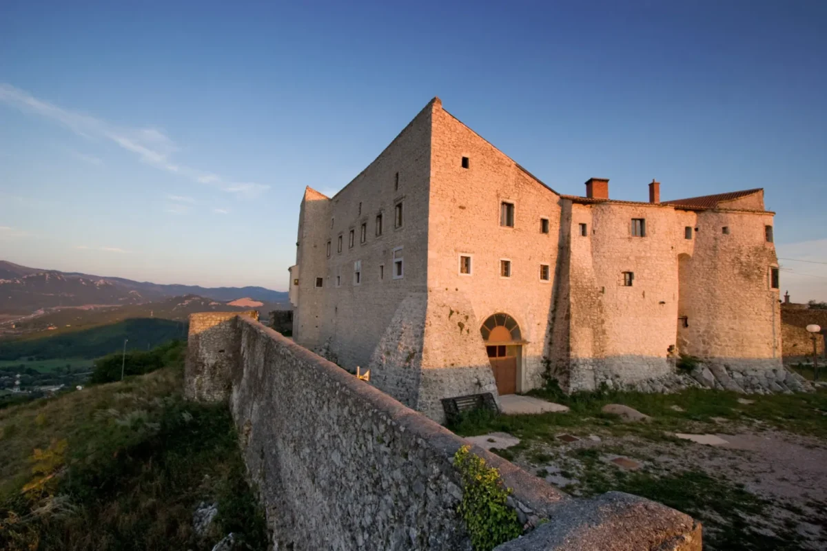 25. Ča čitalnica