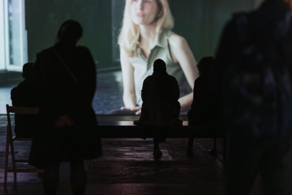 Vodstvo kroz dvije aktualne izložbe u MMSU-u: “Jelena Jureša: Koreografija nasilja” i “Mentally, I am here”