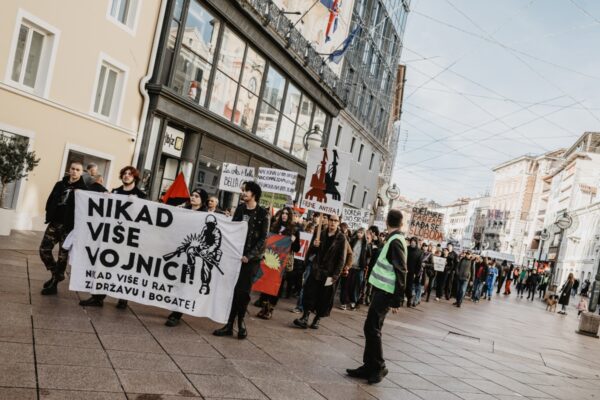 Bezinović nagradu od 10.000 eura usmjerio u edukaciju riječkih maturanata o antimilitarizmu i prizivu savjesti