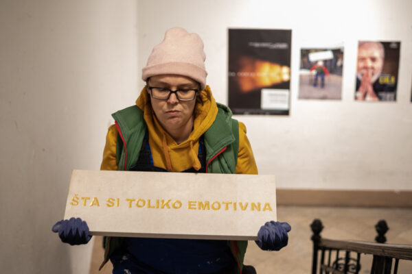 NIKA RUKAVINA IZLOŽBOM „KNJIGA NEVIDLJIVIH UTJECAJA“ ZATVARA TEMU BOLI