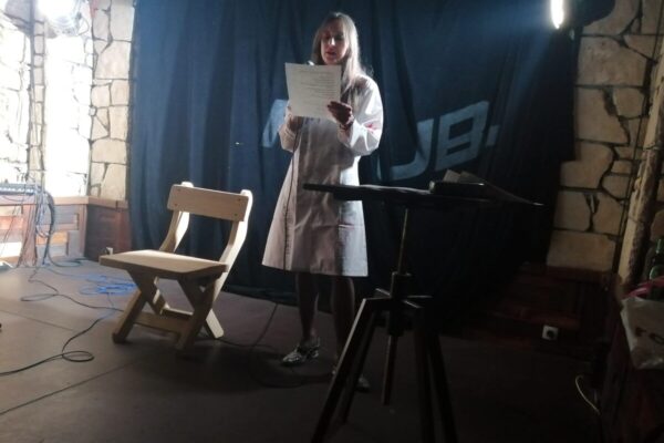 Off scena: fem slam – Katarza kroz performans