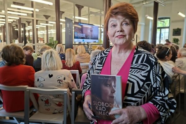 Zdenka Kovačiček u Rijeci predstavila autobiografiju „Slobodna kao mačka“: Žena koja je uvijek išla svojim putem