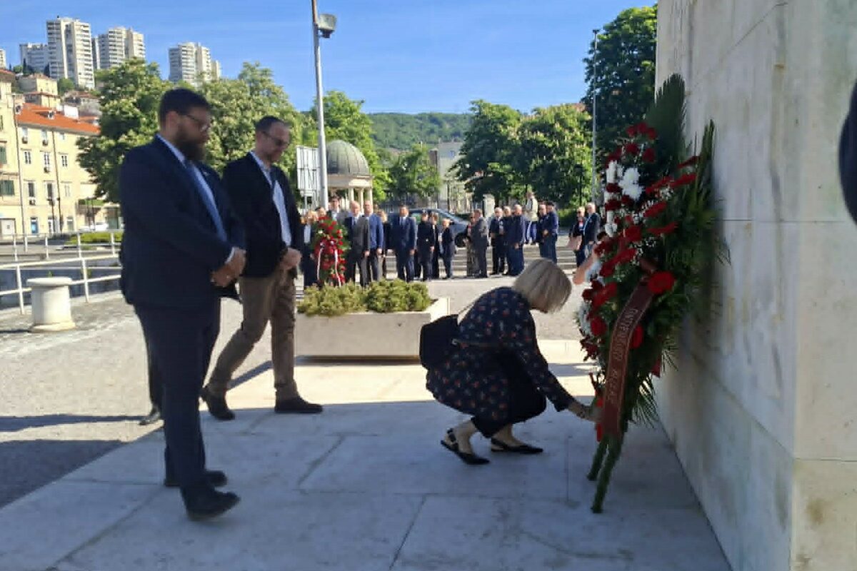 Rijeka obilježila Dan oslobođenja: Vijenci na Delti, poruke antifašizma i rasprava o načinu čuvanja povijesnog nasljeđa