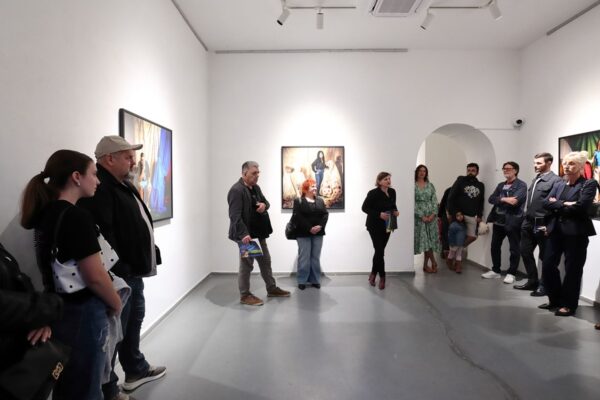Izložba „Prisutne“ Letricije Linardić otvorena u Galeriji Josip Račić