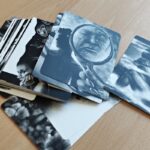 Izložba “Arijadnina nit” u Galeriji SKC: umjetnost kao prostor oporavka, intuicije i ženskog znanja
