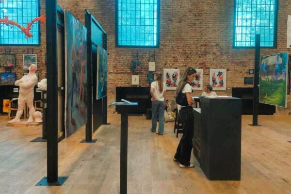 Art fair NESVRSTANI u Laubi okupio hrvatske i inozemne umjetnike