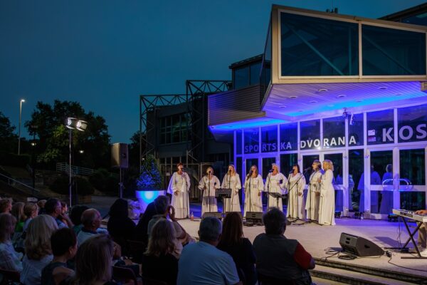 Ženska klapa Luka i Kostrenska torta obilježili početak Kostrenskog leta