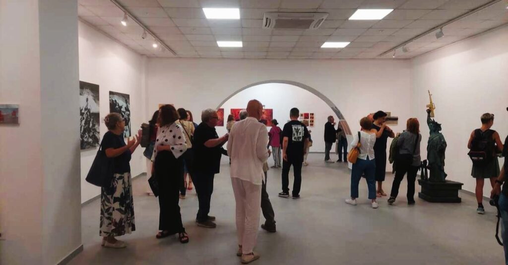 Izložba članova HDLU otvorena u Galeriji Juraj Klović: O ljepoti i složenosti prozaične vizualne kulture