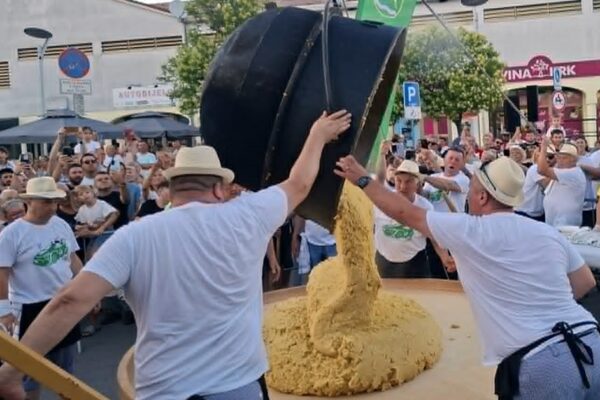Kad palenta sama kaže da je gotova: Dražice proslavile punoljetnost Festivala palente i sira
