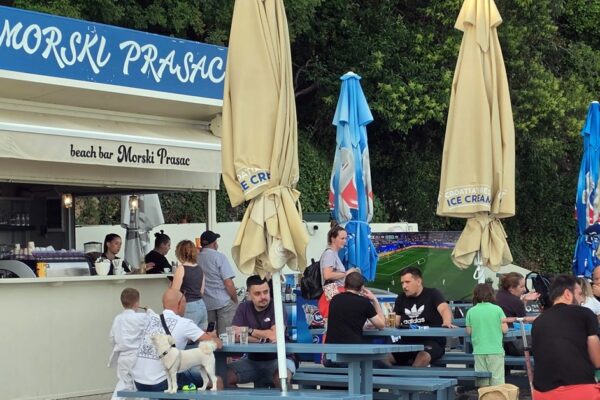 Vatreni protiv Engleske i ispod stijena Kantride: Morski prasac zove na navijačku večer uz more