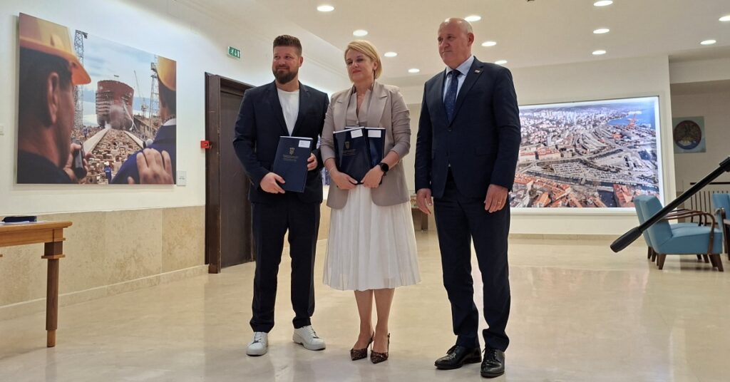 Branko Bačić u Rijeci predstavio Zakon o priuštivom stanovanju i uručio ugovore vrijedne više od 7,2 milijuna eura