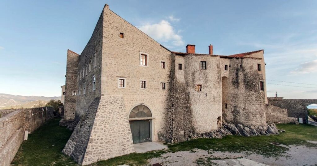 U Kaštelu Grobnik predstavljanje knjige Veljka Franovića „Vrime ko j zavavik pasalo“