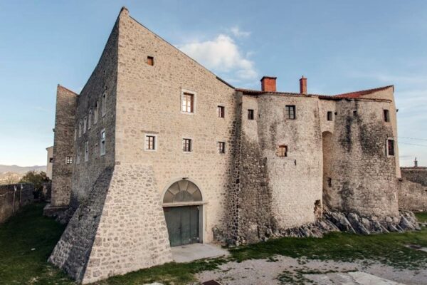 U Kaštelu Grobnik predstavljanje knjige Veljka Franovića „Vrime ko j zavavik pasalo“