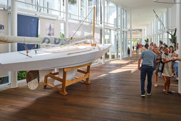 Obnovljena „Primorka“ ponovno pred javnošću: olimpijska jedrilica čuva veliku lošinjsku priču