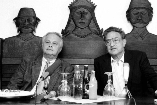 Na današnji dan 2001. preminuo je novinar, političar i povjesničar Miklós Vásárhelyi