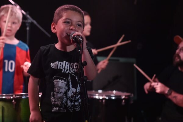 Otvoreni upisi u novu sezonu Ri Rock Akademije: od bubnjeva i gitare do keramike i šivanja