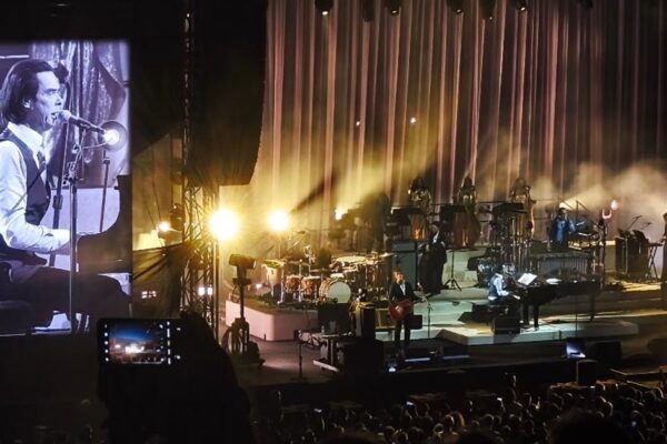 Nick Cave u pulskoj Areni: Sveta misa rock and rolla i sjena na vječnom kamenu