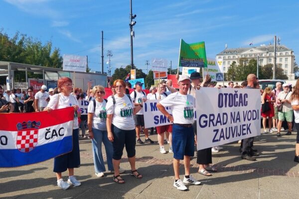 Danas se nije hodalo samo za Liku: Što je poručio masovni prosvjed u Zagrebu