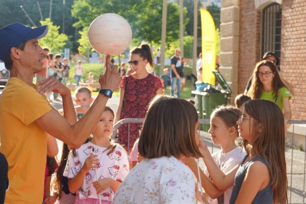 Cirkus i frizbi u Dječjoj kući: šesnaest tjedana žongliranja, trikova i akrobatskih vještina