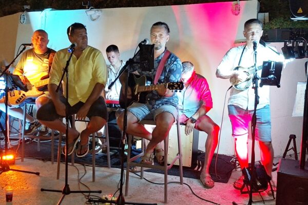 Mukkake Band raspjevao i rasplesao Kantridu: večer posvećena Krkiju, prijateljima i pjesmama koje svi znaju