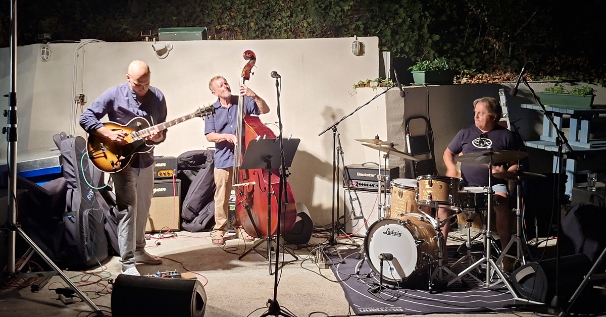 Zvonimir Radišić Trio donosi jazz na Trg Republike Hrvatske u Malom Lošinju
