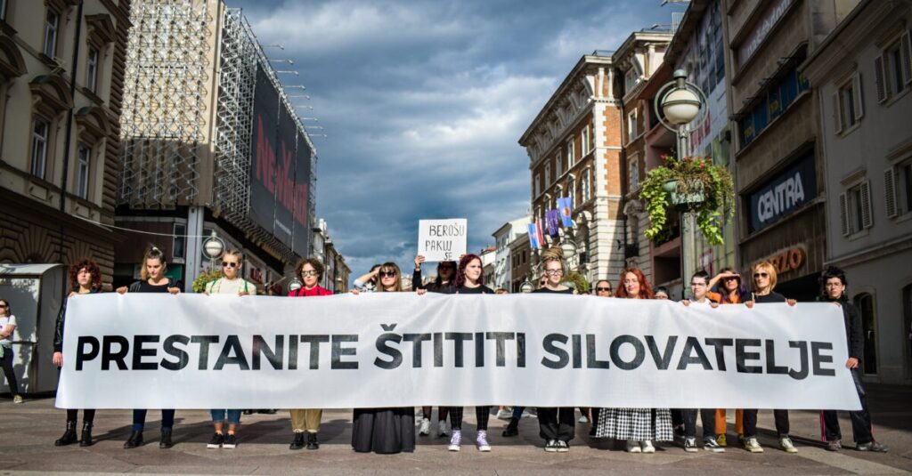 „Dok ministar baca svjetlo, žene ostaju u mraku“: U Rijeci akcija protiv nasilja nad ženama