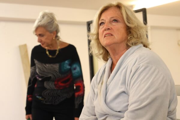 Elvia Nacinovich ponovno na pozornici „Zajca“ u predstavi „Moj sin samo malo sporije hoda“