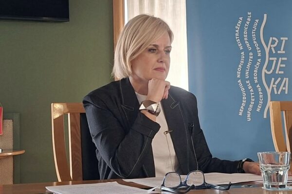 Iva Rinčić osudila puštanje pjesme koja veliča ustaške zločine na otkrivanju Armadina murala: „Zločinački logori smrti nisu rekvizit navijačke kulture“